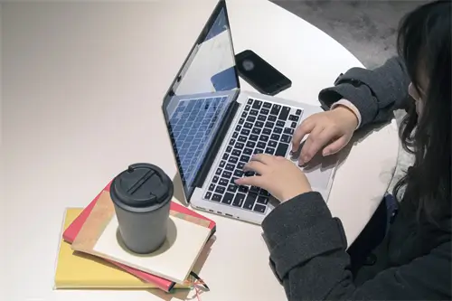 蓝永春旅游穿搭